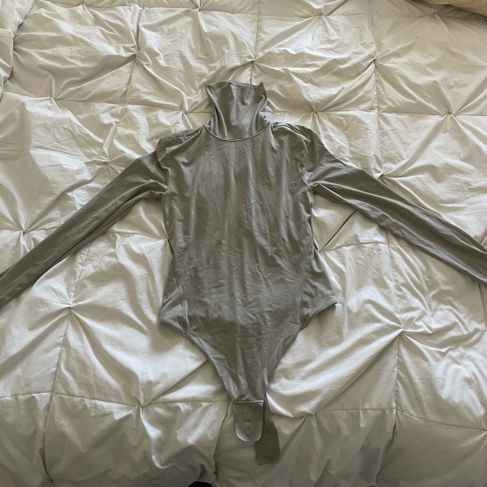 lululemon athletica Gray Long Sleeve Bodysuit